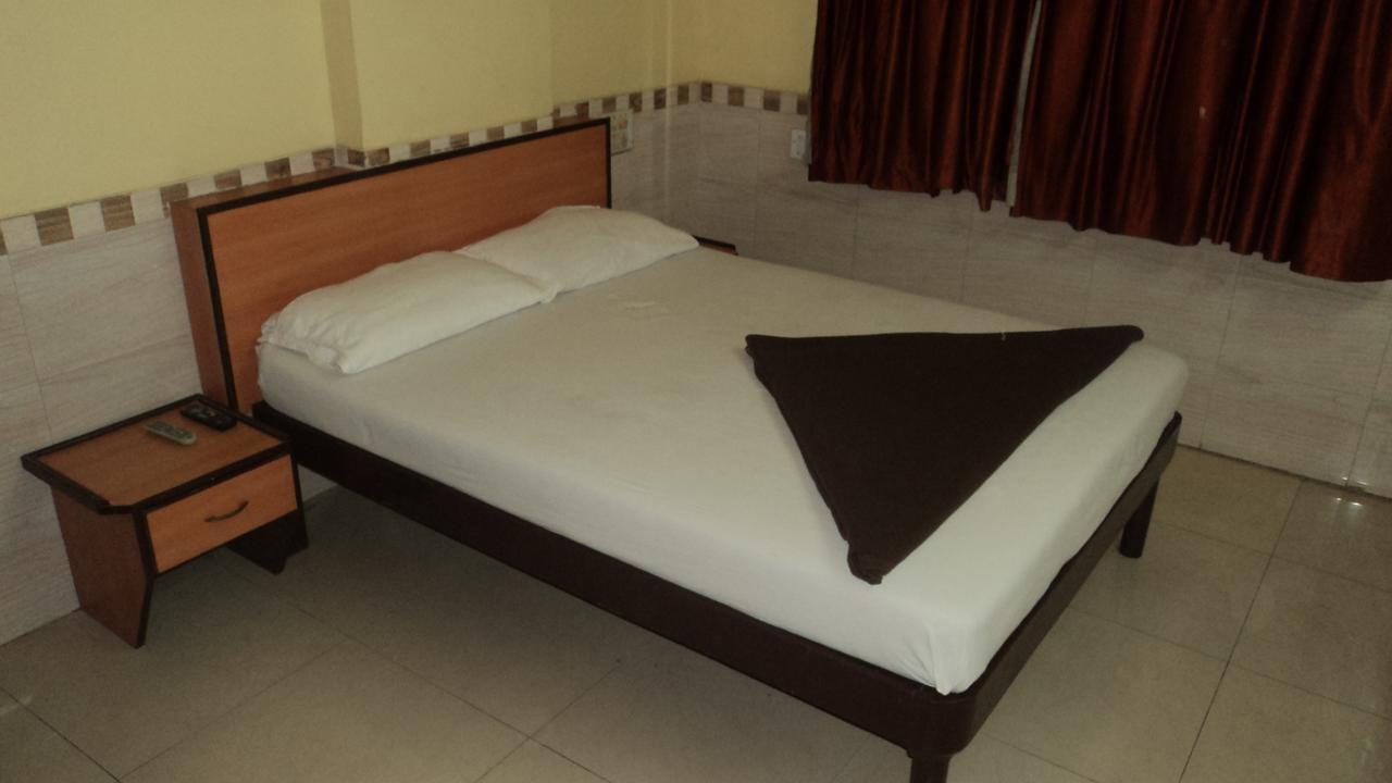 Girija Payyade Hotel Kalyān Exterior foto