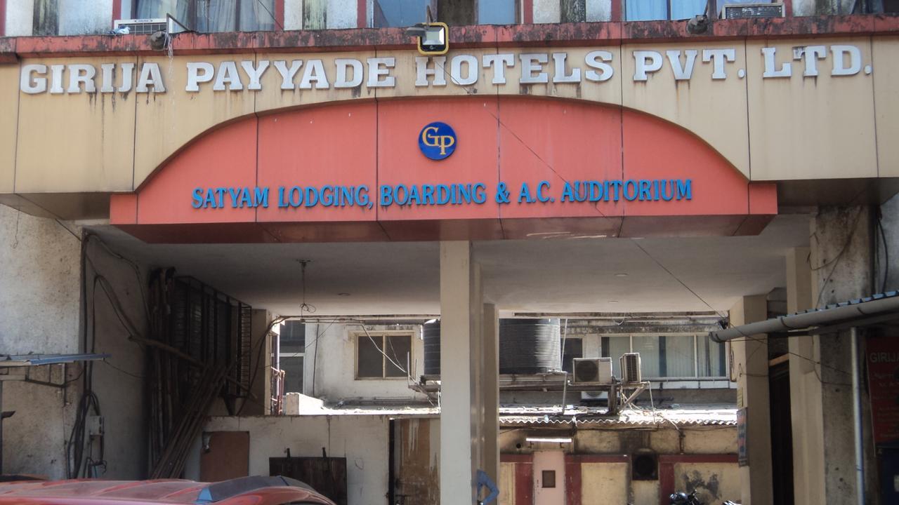 Girija Payyade Hotel Kalyān Exterior foto