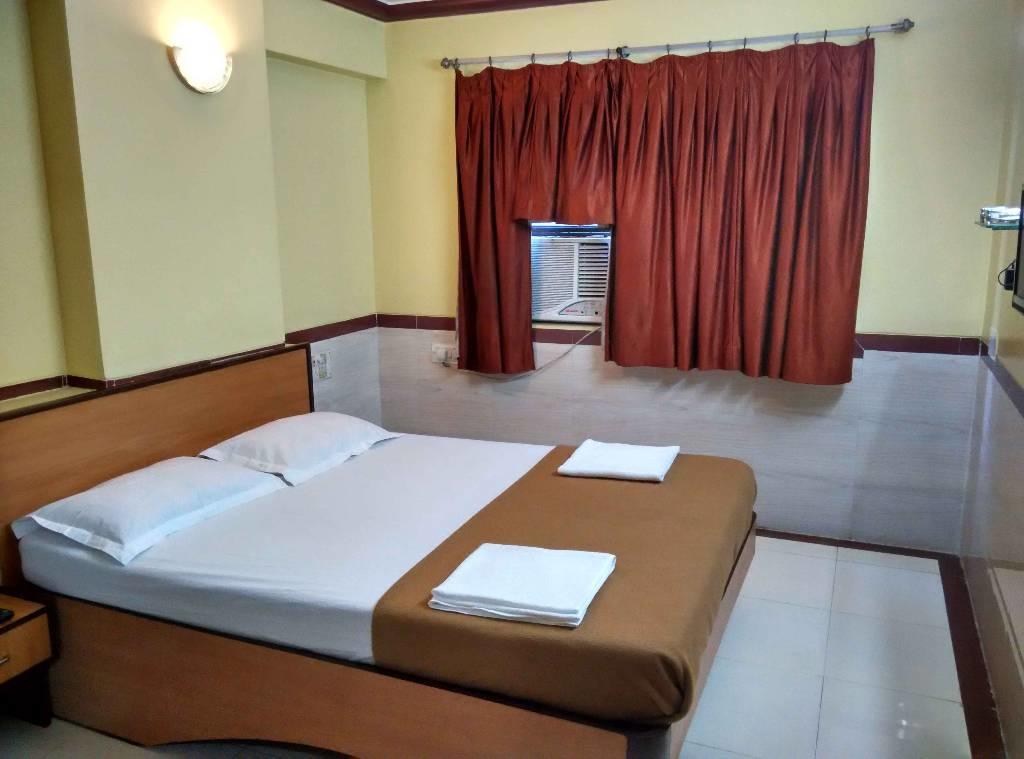 Girija Payyade Hotel Kalyān Exterior foto