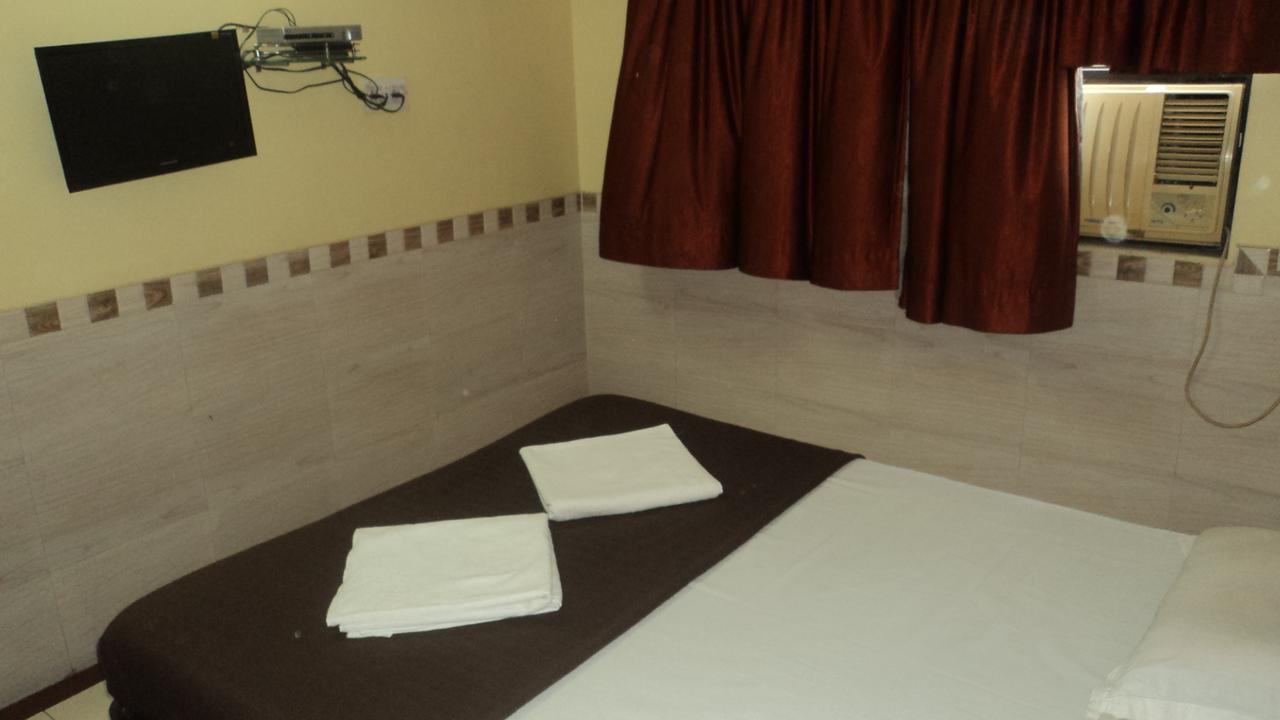 Girija Payyade Hotel Kalyān Exterior foto
