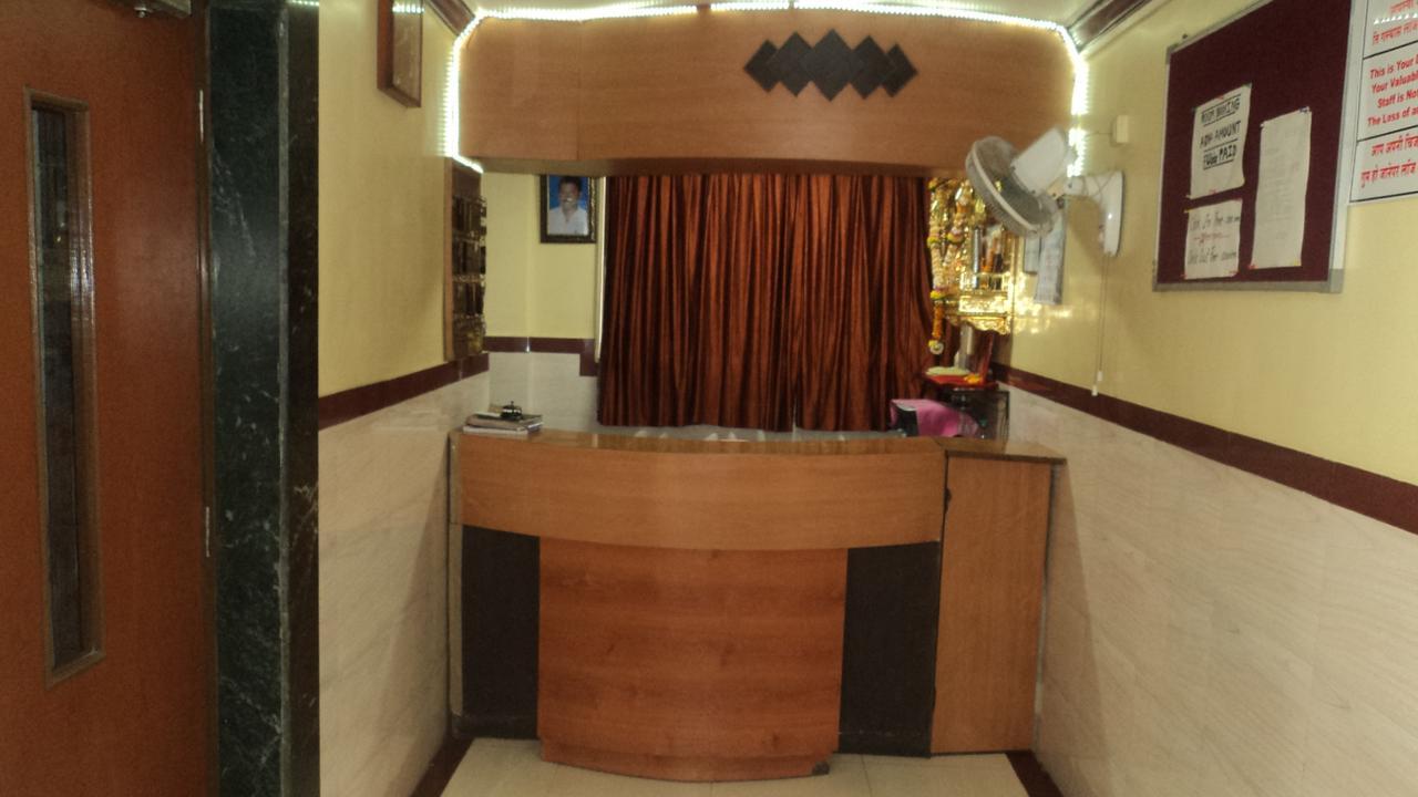 Girija Payyade Hotel Kalyān Exterior foto
