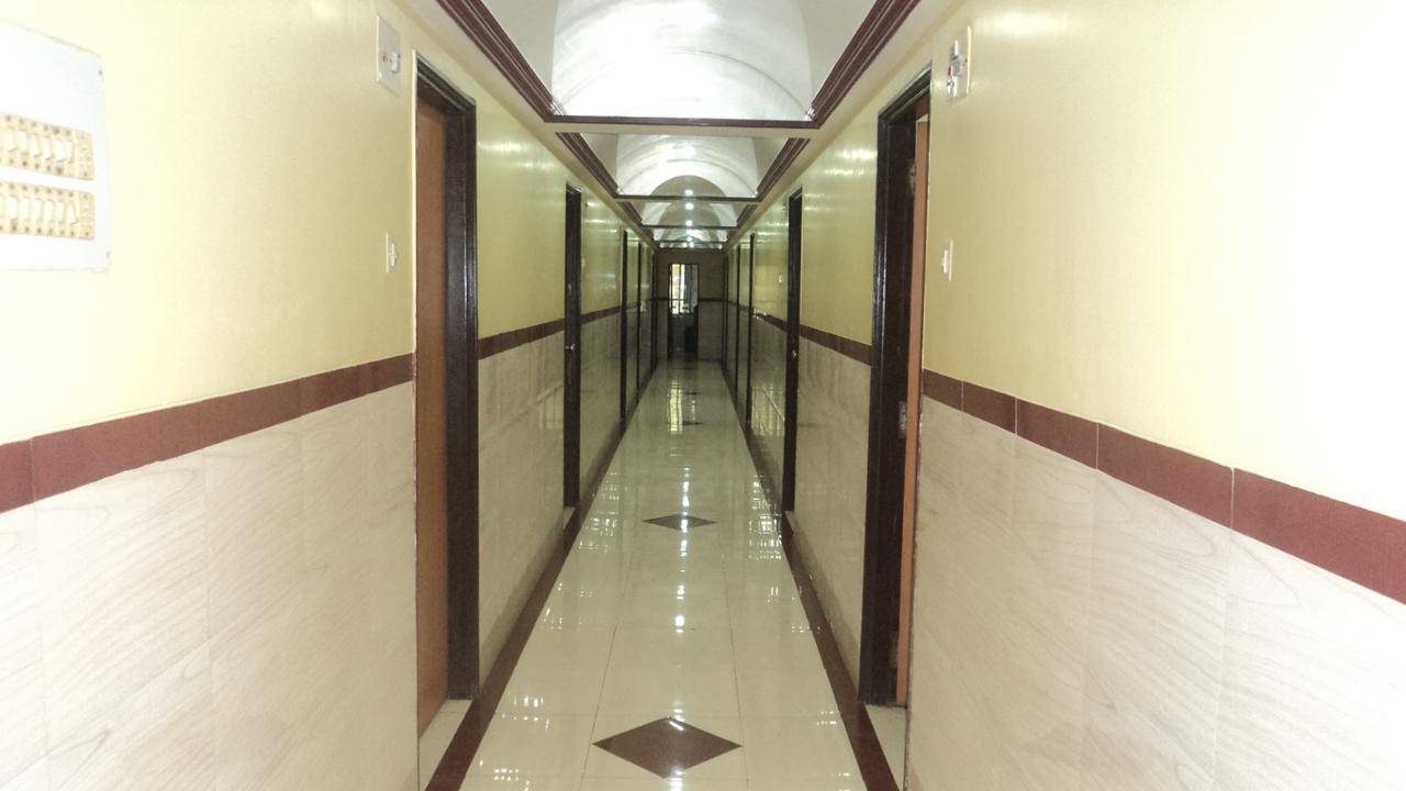 Girija Payyade Hotel Kalyān Exterior foto